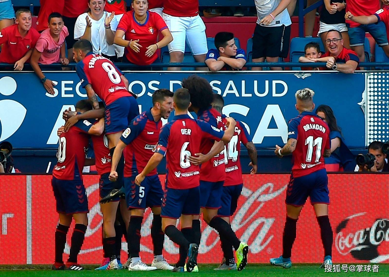 亚博-皇家社会训练开放日；加时末段完成体检引欢呼；西甲在即；阵容厚度经受考验(皇马训练基地)